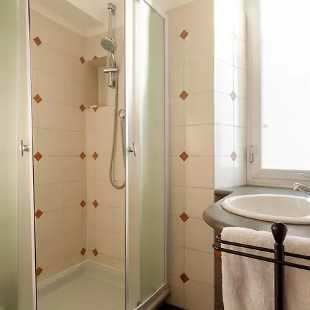 Apartamento Comodo Nel Centro Storico Di - San Vincenzo *